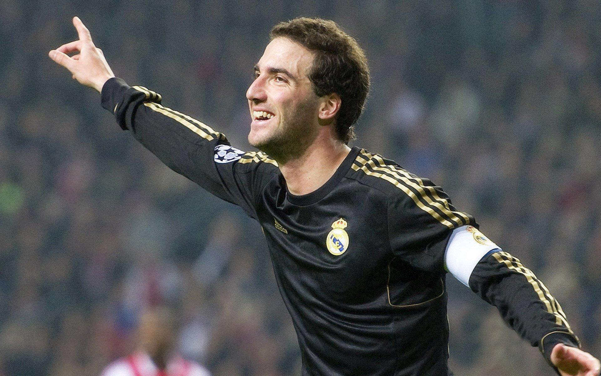 曼联主帅阿莫林盛赞19岁边锋伊森-威廉姆斯，新一代红魔飞翼的崛起